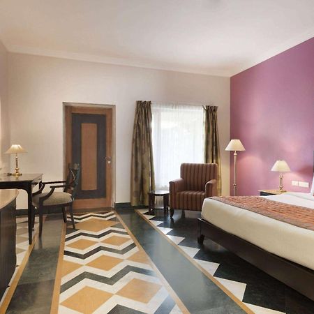 Ramada Udaipur Resort & Spa Exteriör bild
