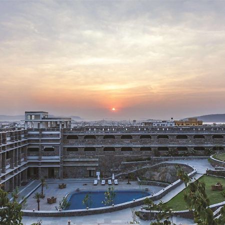 Ramada Udaipur Resort & Spa Exteriör bild