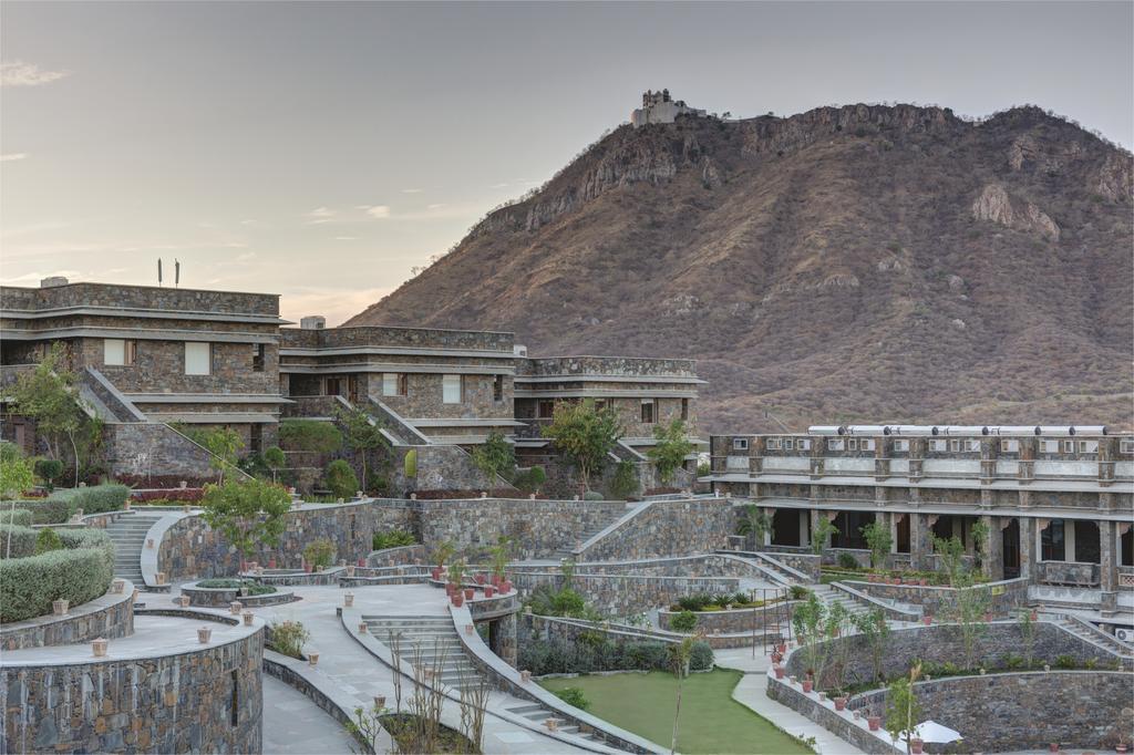Ramada Udaipur Resort & Spa Exteriör bild