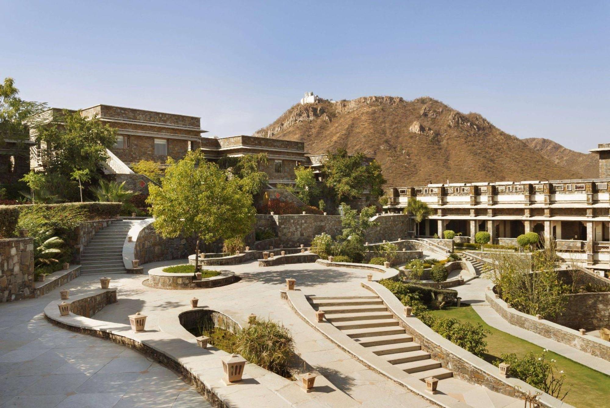 Ramada Udaipur Resort & Spa Exteriör bild