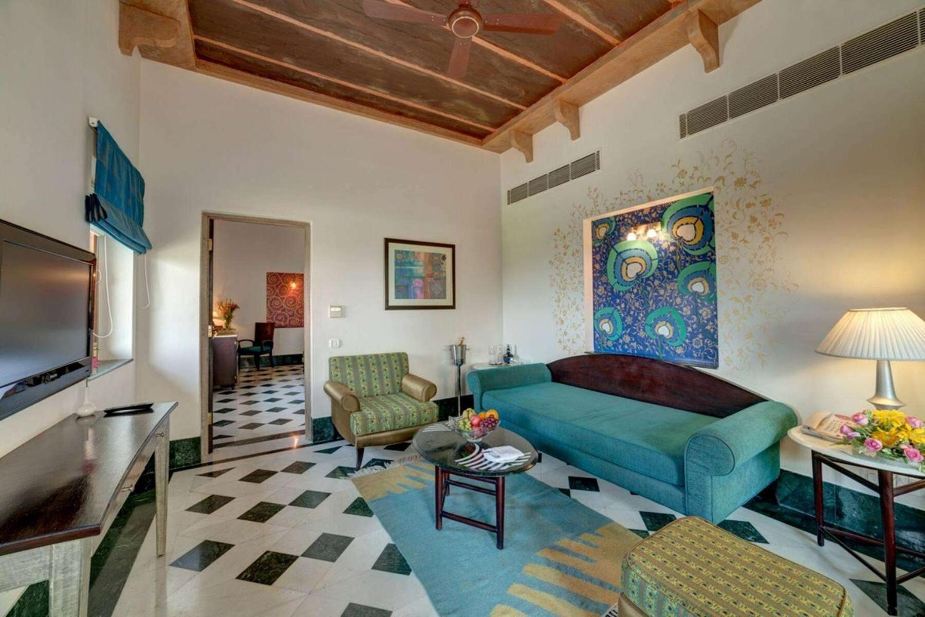 Ramada Udaipur Resort & Spa Exteriör bild