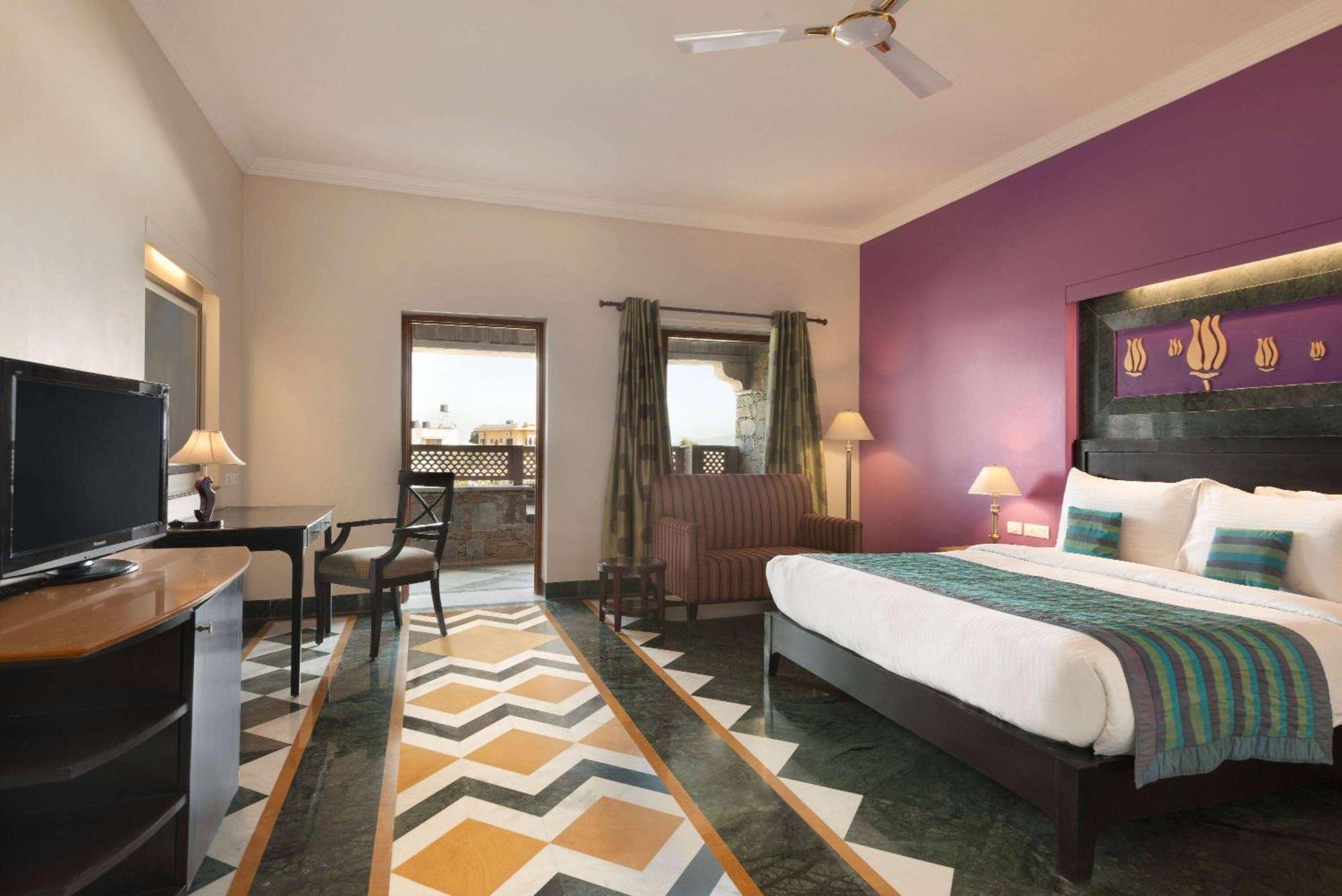 Ramada Udaipur Resort & Spa Exteriör bild