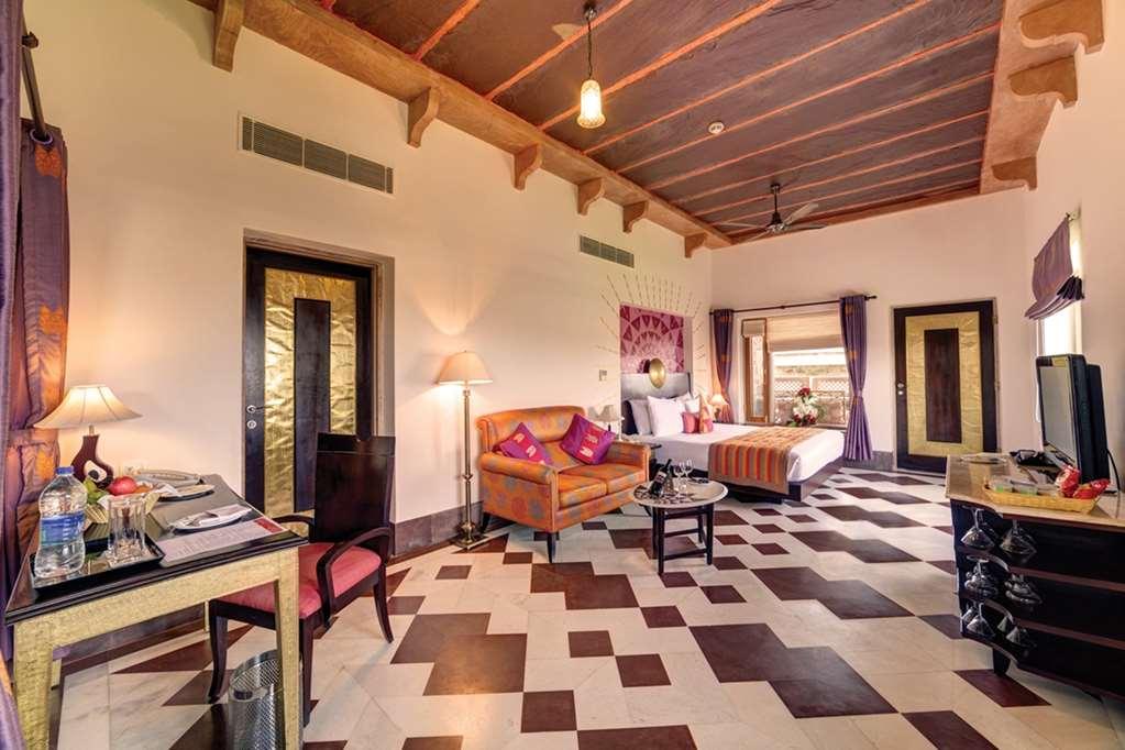 Ramada Udaipur Resort & Spa Rum bild