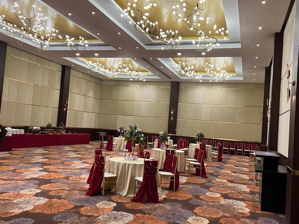 Ramada Udaipur Resort & Spa Exteriör bild