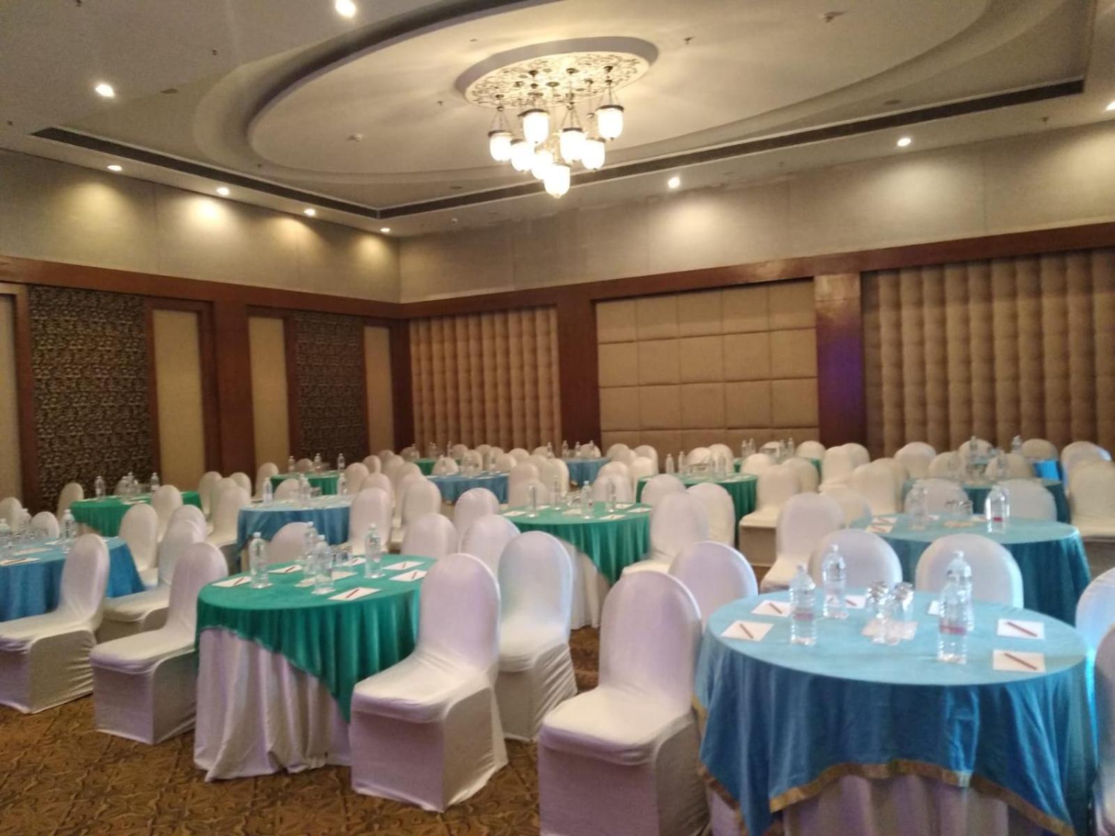 Ramada Udaipur Resort & Spa Exteriör bild