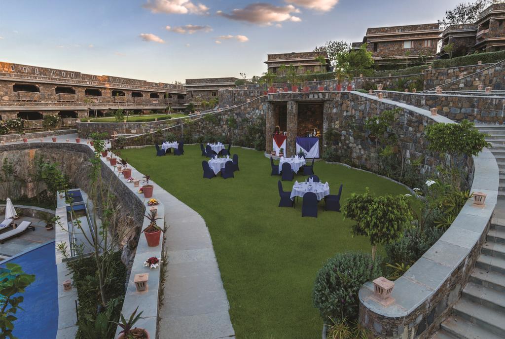 Ramada Udaipur Resort & Spa Rum bild