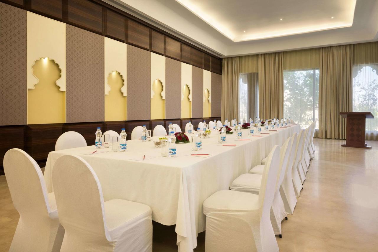 Ramada Udaipur Resort & Spa Exteriör bild