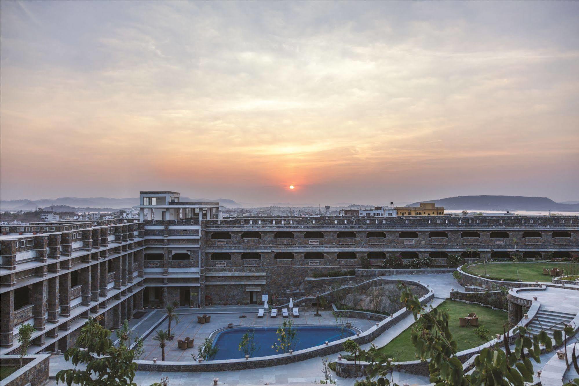 Ramada Udaipur Resort & Spa Exteriör bild